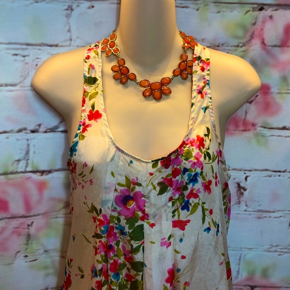 NWT Sheer Silk Floral Pleated Tank - Picture 7 of 7